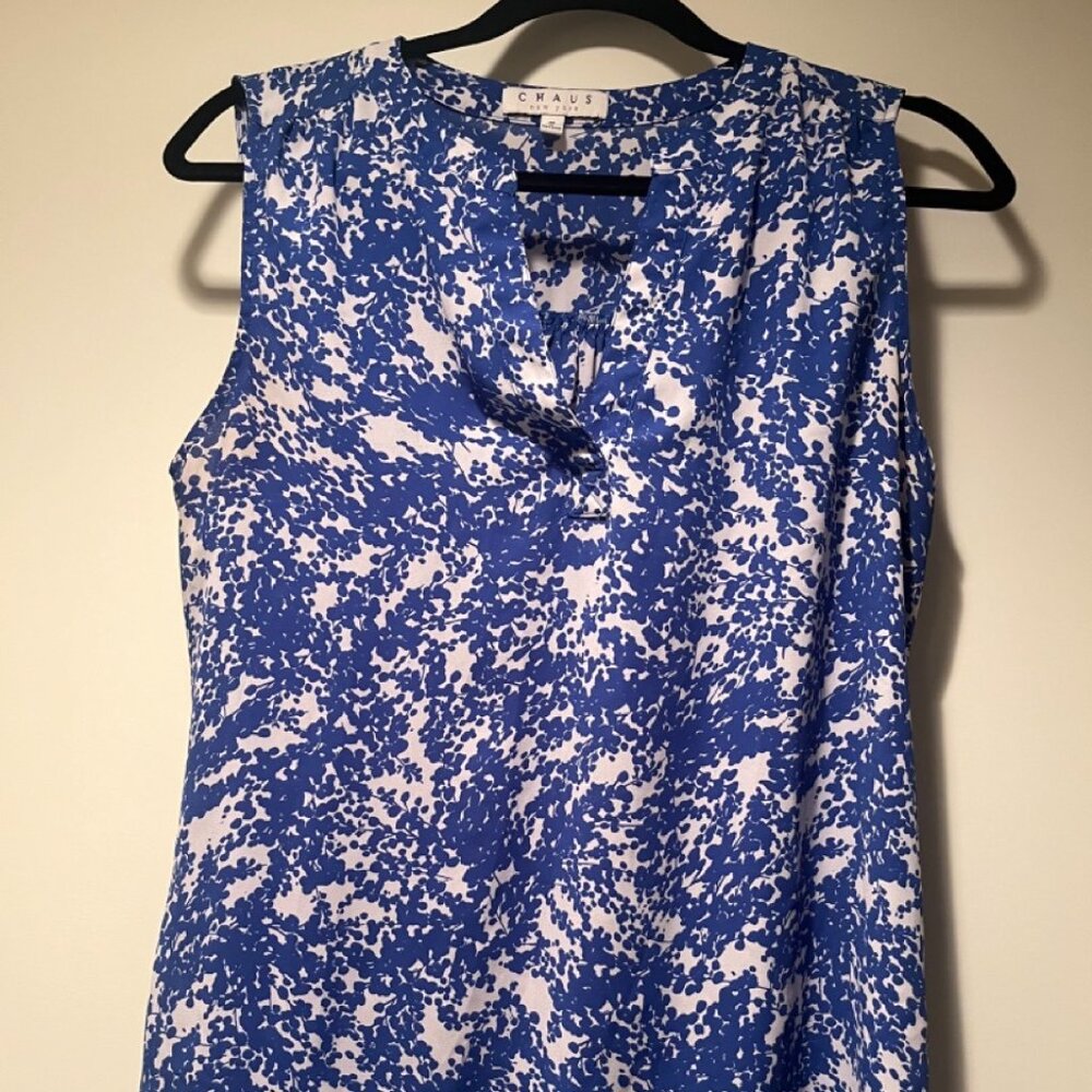 Chaus Sleeveless Floral Blue and White top